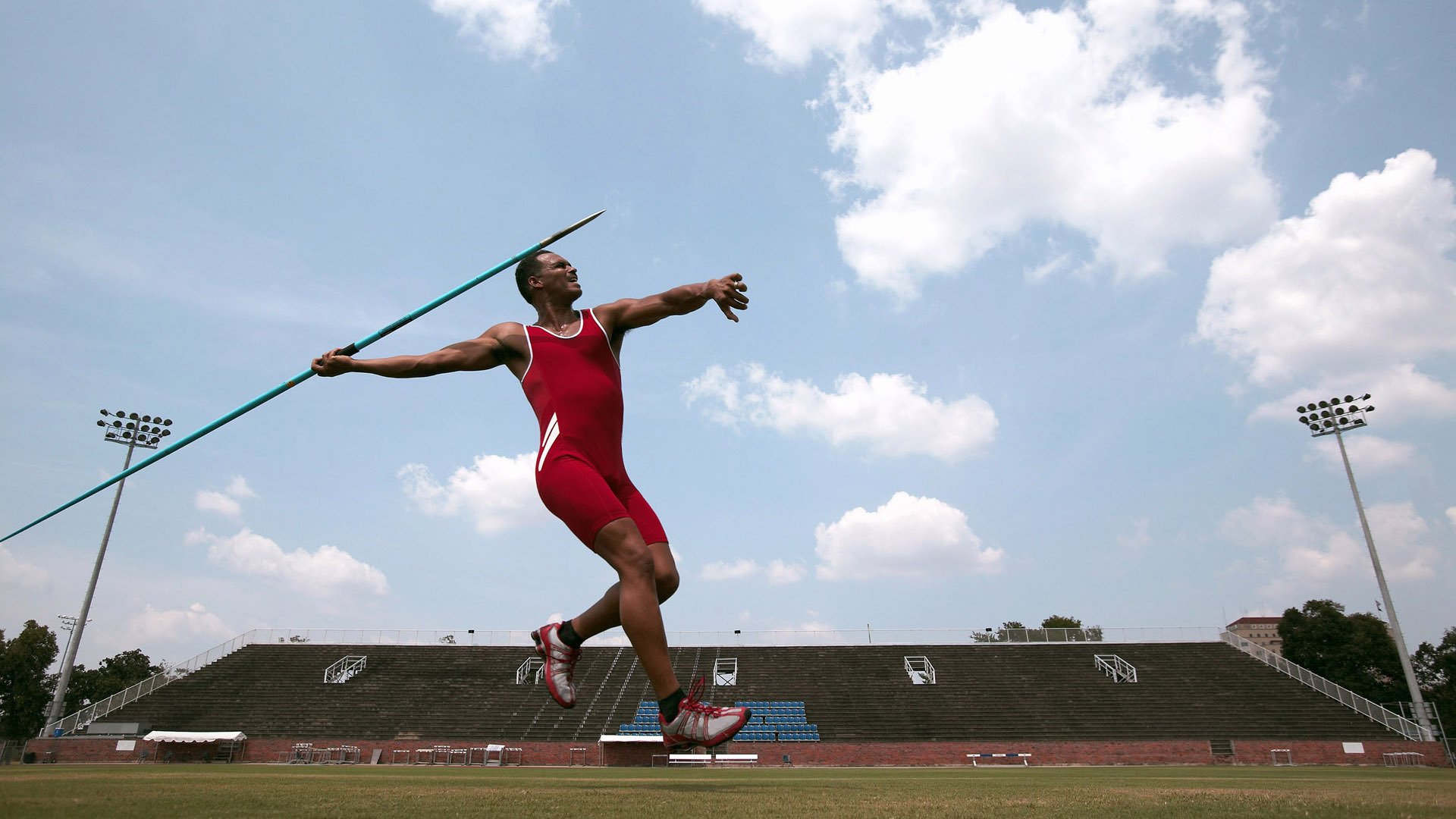 查尔斯·勒克莱尔在意大利大奖赛中夺冠，查尔斯莱伊尔