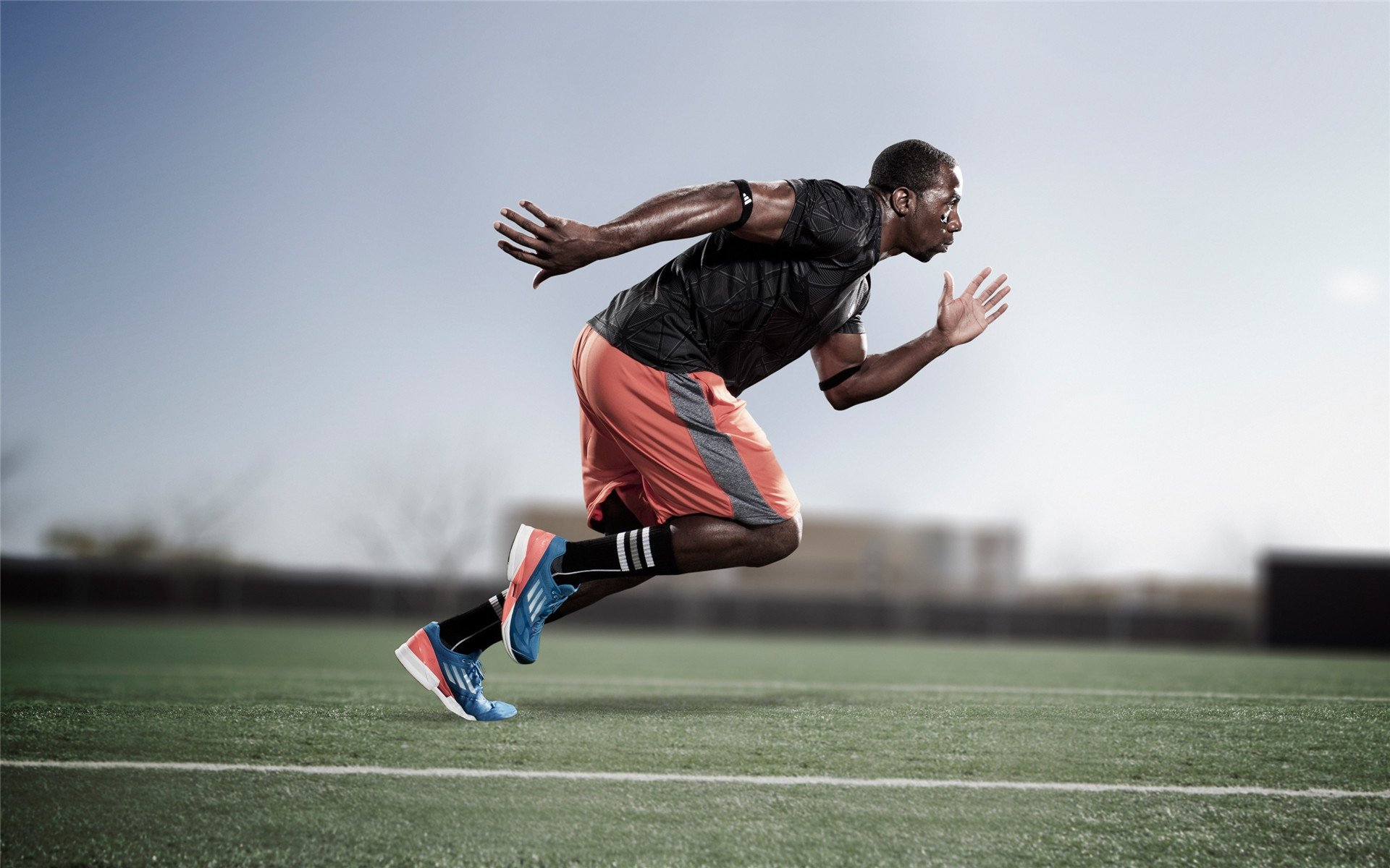 九游下载安装-莫伊：凭借强大的个人力量和团队配合，巩固了全黑队的前锋阵线